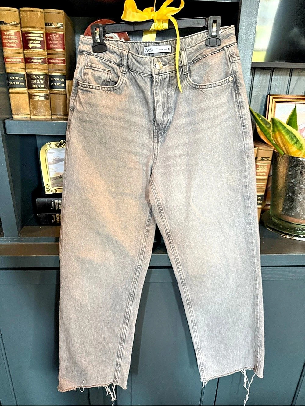 Zara High Rise Z1975 Straight Leg Jeans Gray size 6